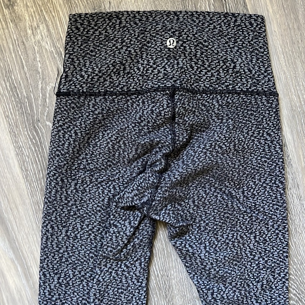 Lululemon Hi-Rise Legging - Picture 4 of 6